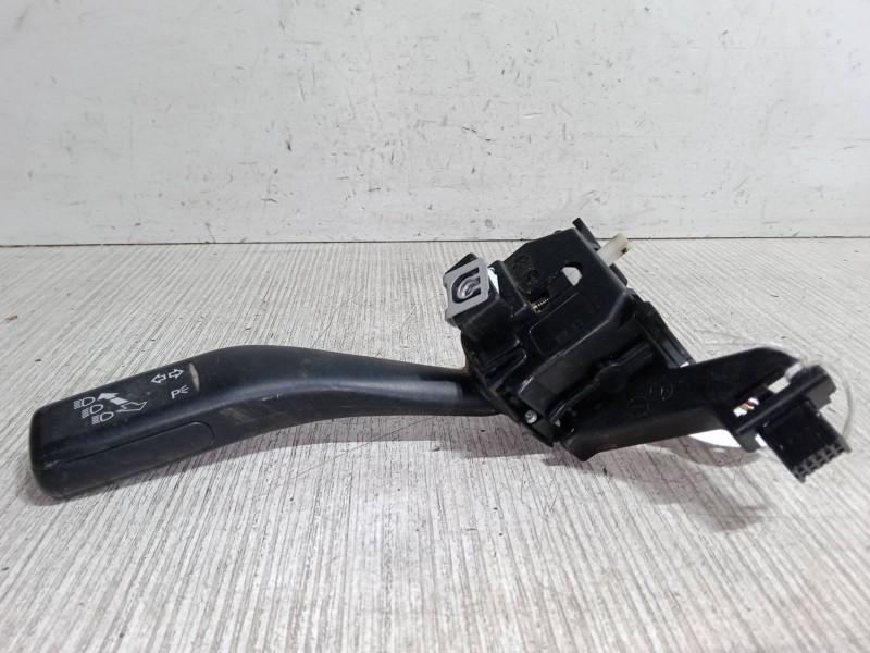 Recambio de mando luces para volkswagen caddy iii furgoneta/monovolumen (2ka, 2kh, 2ca, 2ch) 1.9 tdi 4motion referencia OEM IAM 