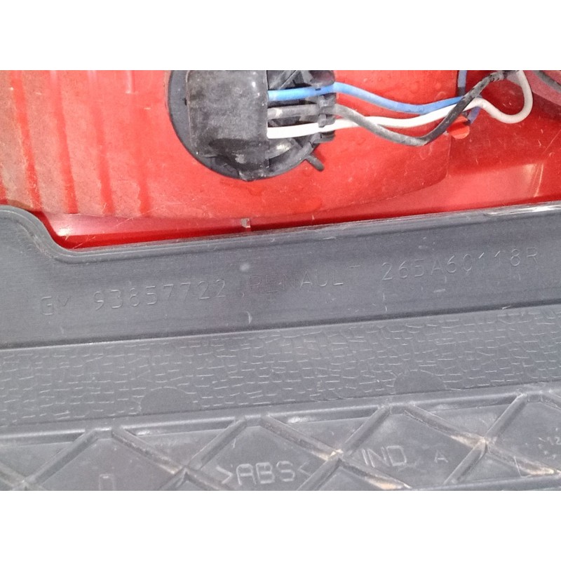 Recambio de piloto trasero derecho para renault trafic ii furgoneta (fl) 2.0 dci 115 (fl01, fl0u) referencia OEM IAM 265A601118R