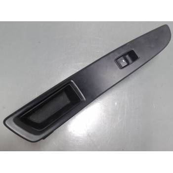 MANDO ELEVALUNAS DELANTERO DERECHO 82741C8010 