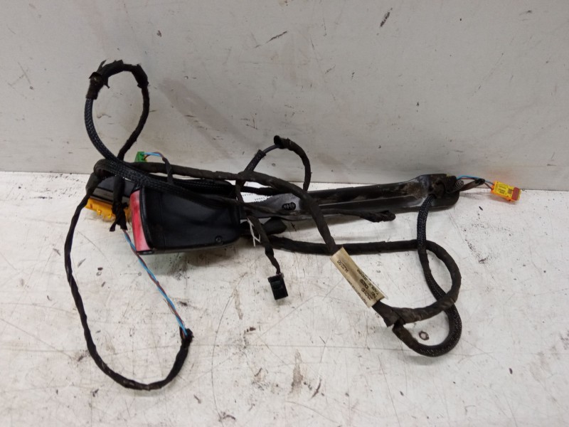 Recambio de anclaje cinturon delantero derecho para renault grand scénic iii (jz0/1_) 1.4 16v (jz0f) referencia OEM IAM   