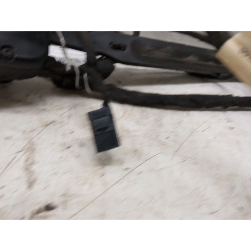 Recambio de anclaje cinturon delantero derecho para renault grand scénic iii (jz0/1_) 1.4 16v (jz0f) referencia OEM IAM   