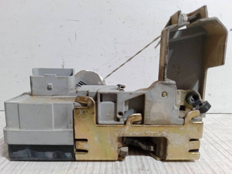 CERRADURA PUERTA DELANTERA IZQUIERDA 