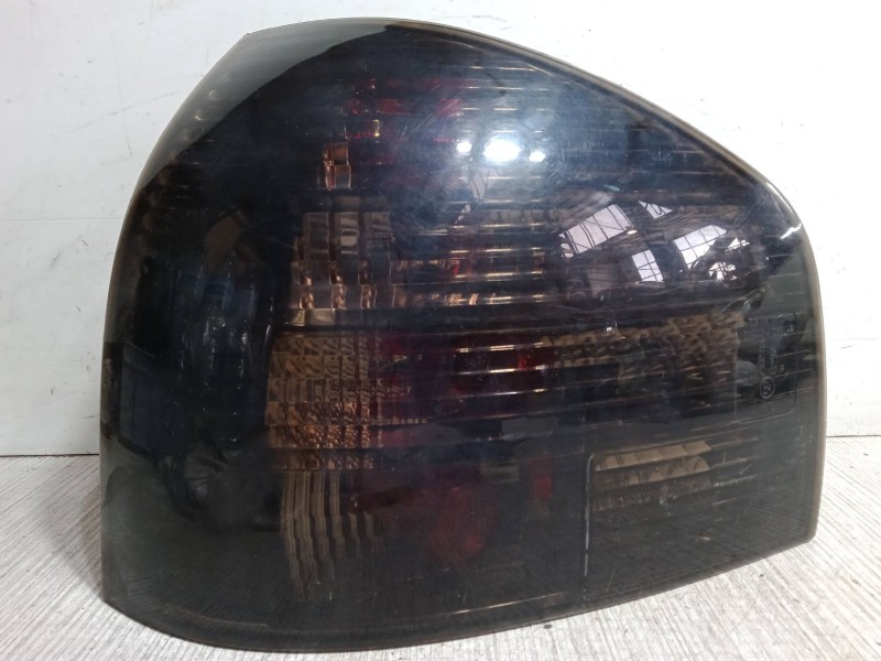 Recambio de piloto trasero izquierdo para audi a3 (8l1) 1.8 t referencia OEM IAM    Recambio de piloto trasero izquierdo para audi a3 (8l1) 1.8 t referencia OEM IAM