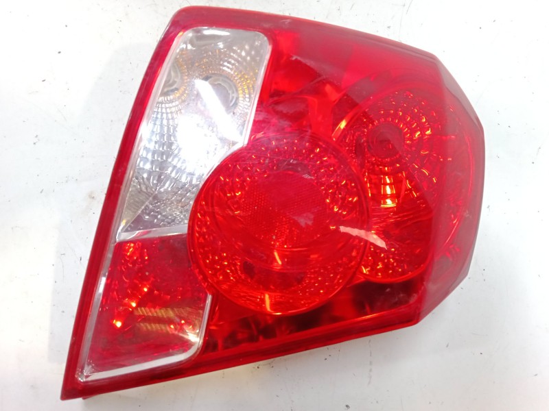 Recambio de piloto trasero izquierdo para chevrolet aveo / kalos hatchback (t200) 1.4 referencia OEM IAM   