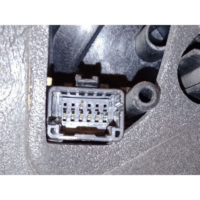 Recambio de retrovisor electrico derecho para renault clio iii grandtour (kr0/1_) 1.2 16v referencia OEM IAM 8200802081  