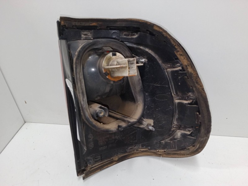 Recambio de piloto trasero izquierdo para nissan terrano ii (r20) 2.7 tdi 4wd referencia OEM IAM 268550x000  