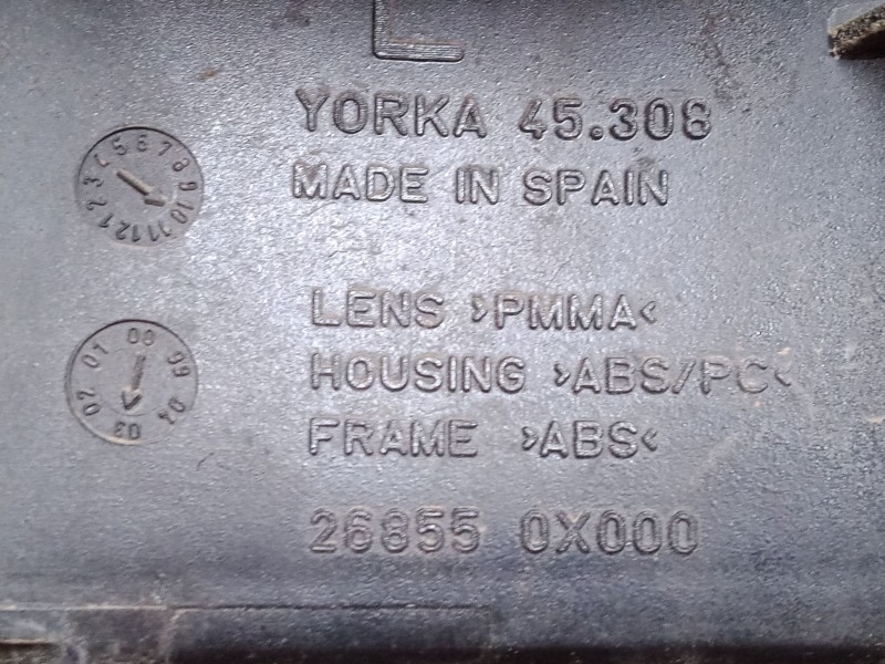 Recambio de piloto trasero izquierdo para nissan terrano ii (r20) 2.7 tdi 4wd referencia OEM IAM 268550x000  