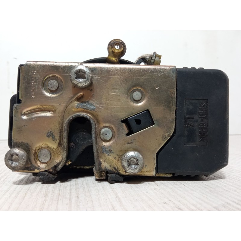 Recambio de cerradura puerta delantera izquierda para opel vectra b (j96) 1.8 i 16v (f19) referencia OEM IAM 90585021  