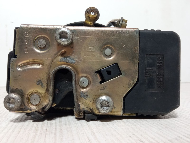 Recambio de cerradura puerta delantera izquierda para opel vectra b (j96) 1.8 i 16v (f19) referencia OEM IAM 90585021  