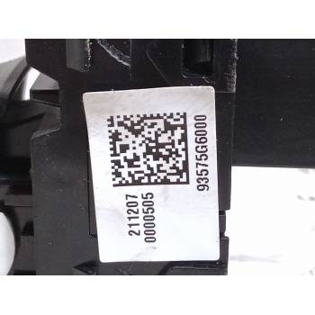MANDO ELEVALUNAS DELANTERO DERECHO 93575G6000 