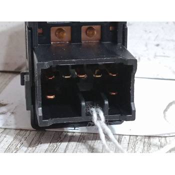 MANDO ELEVALUNAS DELANTERO DERECHO 93575G6000 