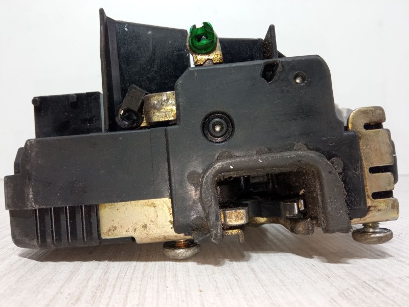 Recambio de cerradura puerta delantera izquierda para opel vectra b (j96) 1.8 i 16v (f19) referencia OEM IAM 90585021  