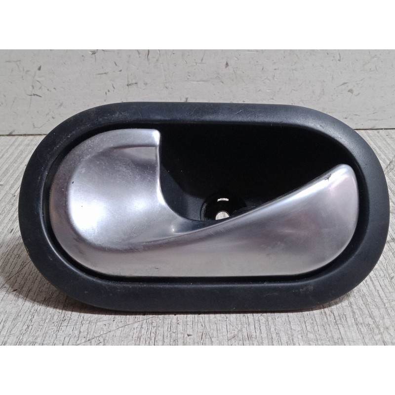 Recambio de maneta interior puerta delantera izquierda para renault twingo ii (cn0_) 1.2 16v (cn0k, cn0v) referencia OEM IAM   