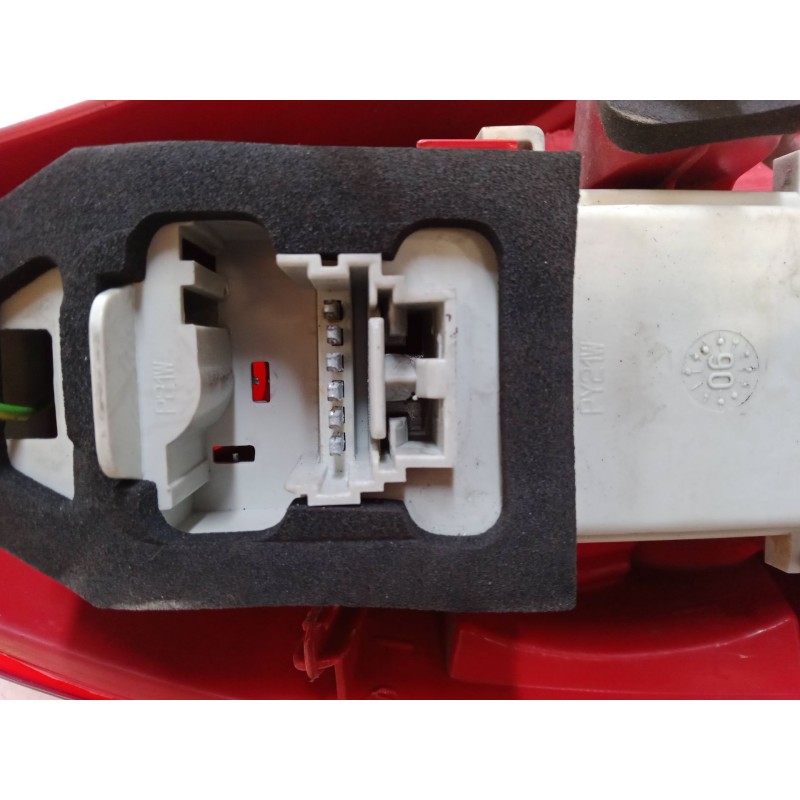 Recambio de piloto trasero derecho para renault clio ii (bb_, cb_) 1.5 dci (b/c2j) referencia OEM IAM   