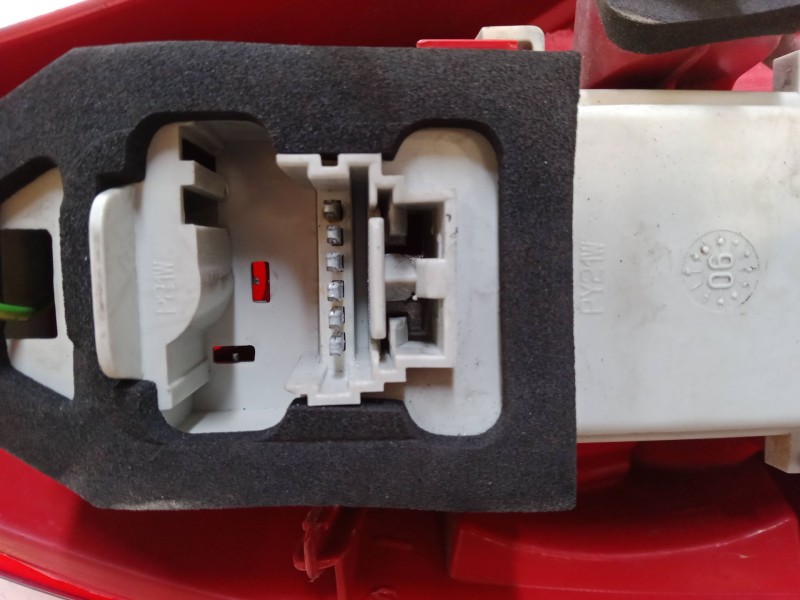 Recambio de piloto trasero derecho para renault clio ii (bb_, cb_) 1.5 dci (b/c2j) referencia OEM IAM   