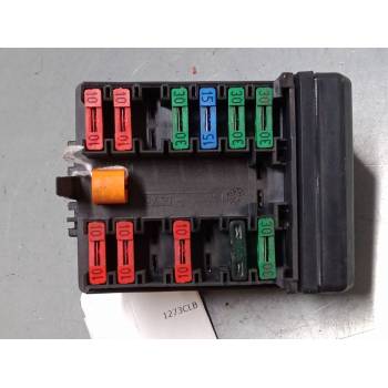 CAJA RELES / FUSIBLES 