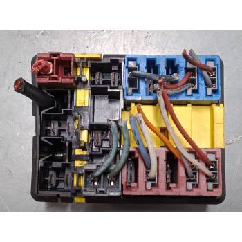 CAJA RELES / FUSIBLES 