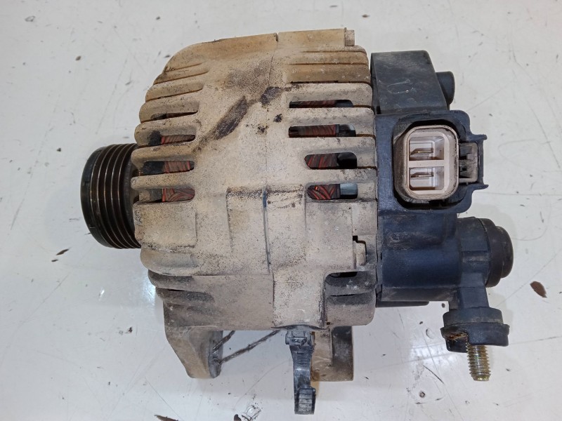 Recambio de alternador para kia rio ii (jb) 1.5 crdi referencia OEM IAM 373002A110  