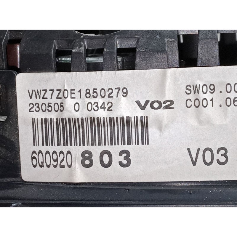 Recambio de cuadro instrumentos para volkswagen polo iv sedán (9a4, 9a2, 9n2, 9a6) 1.4 referencia OEM IAM 6Q0920803  