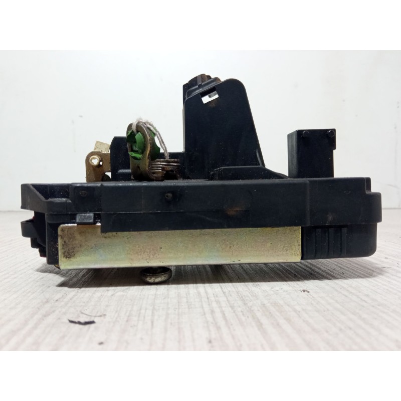 Recambio de cerradura puerta trasera izquierda para opel vectra b (j96) 1.8 i 16v (f19) referencia OEM IAM 90503995  
