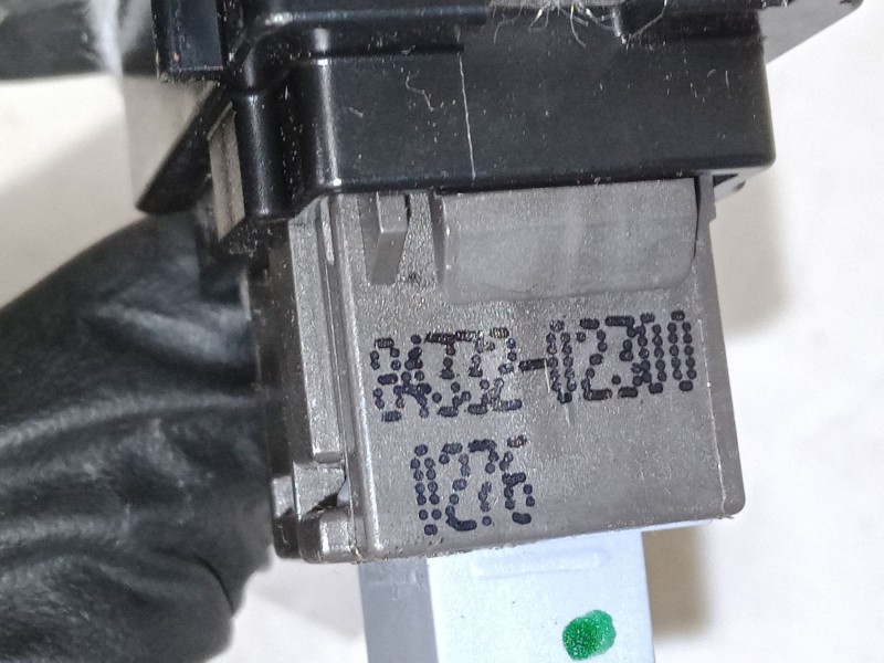 Recambio de warning para toyota auris (_e18_) 1.8 hybrid (zwe186_) referencia OEM IAM 84332-023000276  