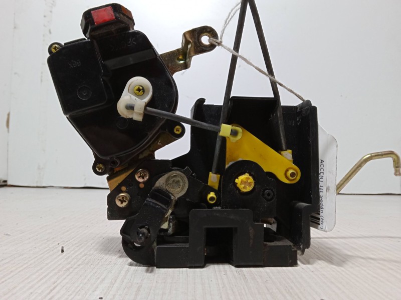 Recambio de cerradura puerta trasera derecha para hyundai accent iii sedán (mc) 1.4 gl referencia OEM IAM   