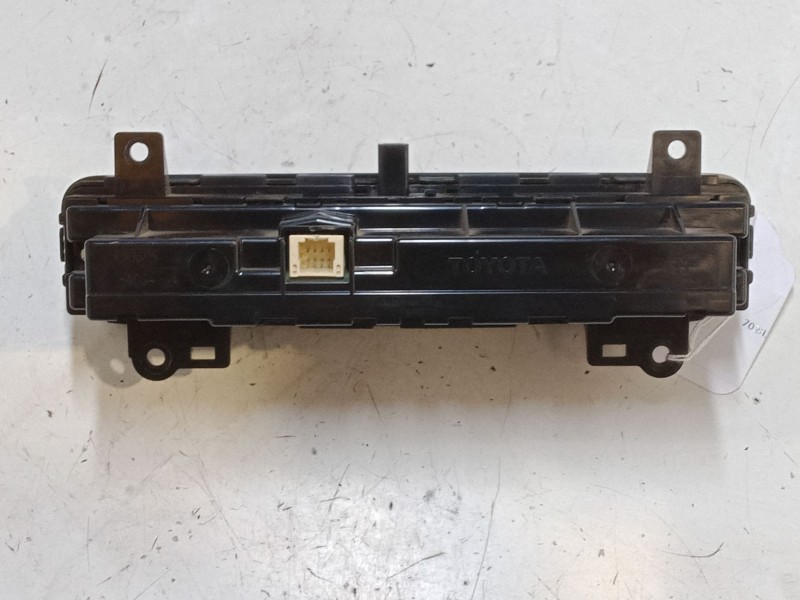 Recambio de mando climatizador para toyota auris (_e18_) 1.8 hybrid (zwe186_) referencia OEM IAM 5590002820  