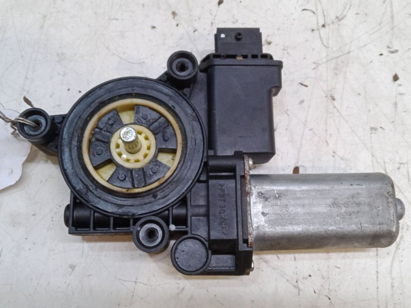 Recambio de motor elevaluna delantero izquierdo para opel corsa d (s07) 1.2 (l08, l68) referencia OEM IAM   