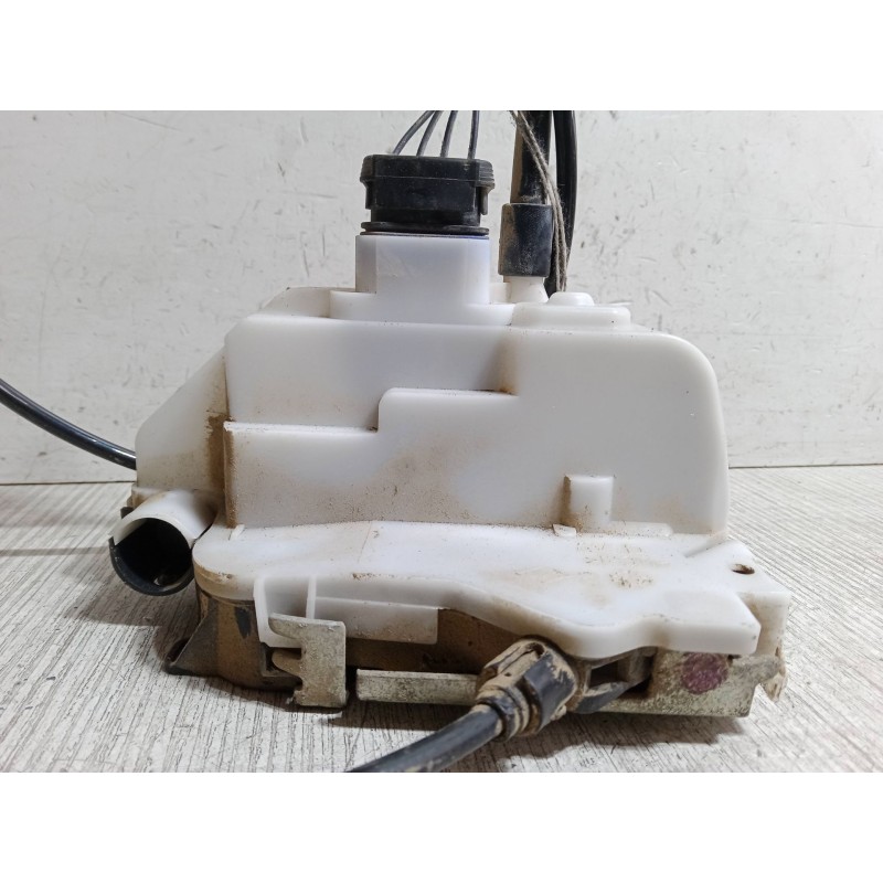 Recambio de cerradura puerta delantera derecha para renault twingo ii (cn0_) 1.2 16v (cn0k, cn0v) referencia OEM IAM 767632  