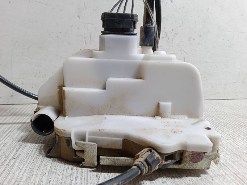 Recambio de cerradura puerta delantera derecha para renault twingo ii (cn0_) 1.2 16v (cn0k, cn0v) referencia OEM IAM 767632  