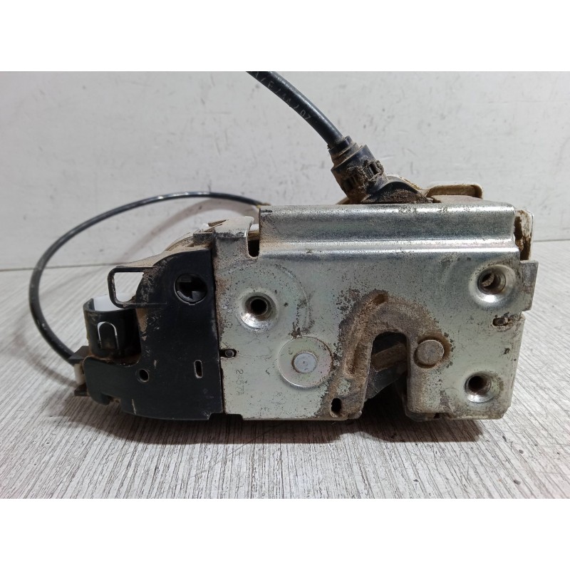 Recambio de cerradura puerta delantera derecha para renault twingo ii (cn0_) 1.2 16v (cn0k, cn0v) referencia OEM IAM 767632  