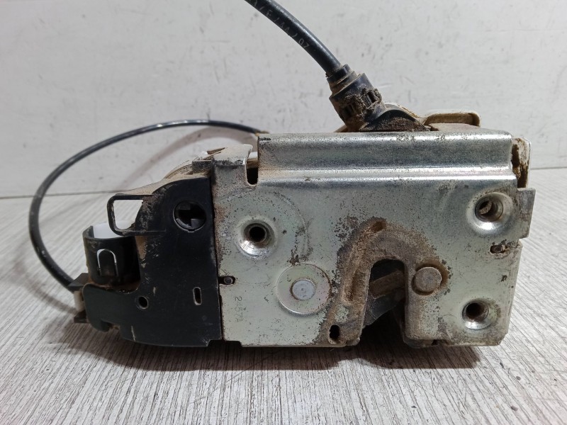 Recambio de cerradura puerta delantera derecha para renault twingo ii (cn0_) 1.2 16v (cn0k, cn0v) referencia OEM IAM 767632  