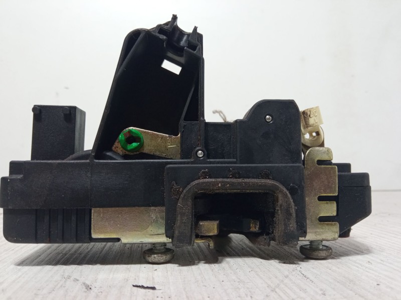 Recambio de cerradura puerta trasera izquierda para opel vectra b (j96) 1.8 i 16v (f19) referencia OEM IAM 90503995  