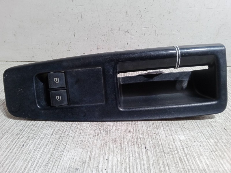 Recambio de mando elevalunas delantero izquierdo para volkswagen polo iv sedán (9a4, 9a2, 9n2, 9a6) 1.4 referencia OEM IAM   