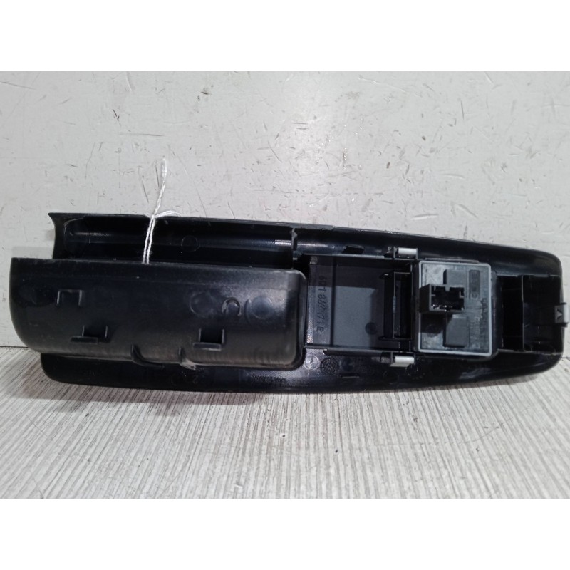 Recambio de mando elevalunas delantero izquierdo para volkswagen polo iv sedán (9a4, 9a2, 9n2, 9a6) 1.4 referencia OEM IAM   