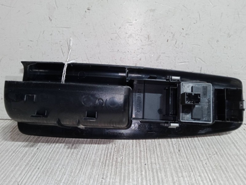 Recambio de mando elevalunas delantero izquierdo para volkswagen polo iv sedán (9a4, 9a2, 9n2, 9a6) 1.4 referencia OEM IAM   
