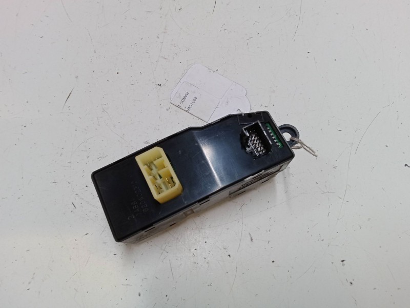 Recambio de mando elevalunas delantero izquierdo para hyundai h-1 / starex autobús (a1) 2.5 tci referencia OEM IAM   