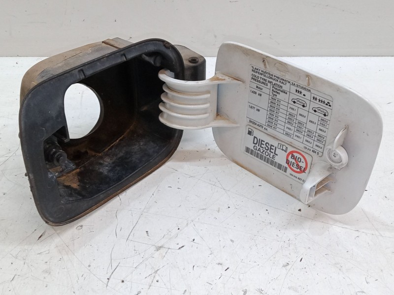 Recambio de tapa exterior combustible para skoda octavia ii combi (1z5) 1.9 tdi referencia OEM IAM   