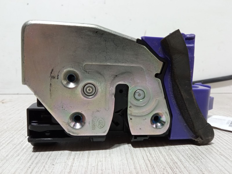 Recambio de cerradura puerta trasera izquierda para kia carens iv 1.6 gdi referencia OEM IAM 81410-A4030  