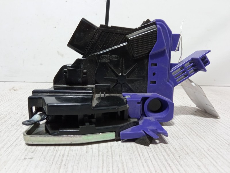 Recambio de cerradura puerta trasera izquierda para kia carens iv 1.6 gdi referencia OEM IAM 81410-A4030  