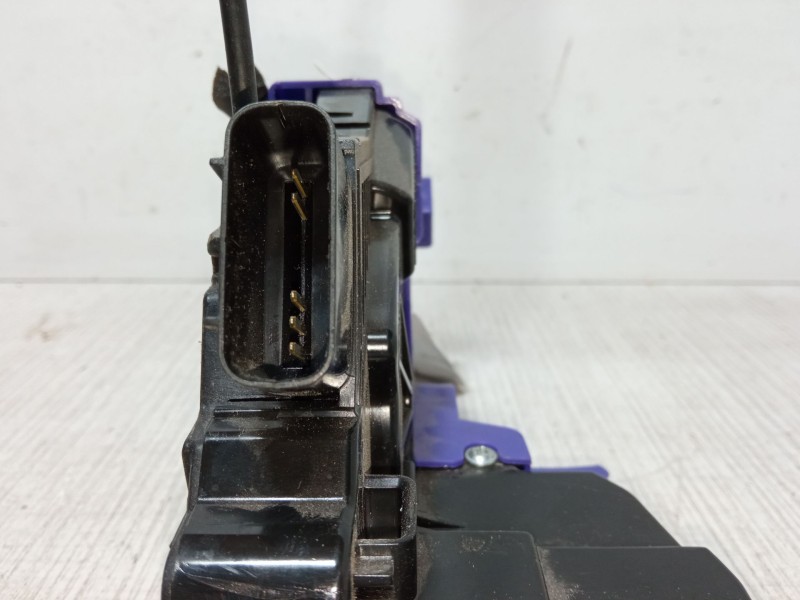 Recambio de cerradura puerta trasera izquierda para kia carens iv 1.6 gdi referencia OEM IAM 81410-A4030  