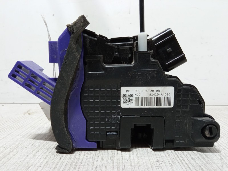 Recambio de cerradura puerta trasera izquierda para kia carens iv 1.6 gdi referencia OEM IAM 81410-A4030  