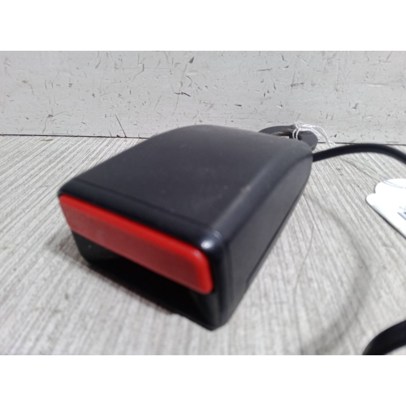 Recambio de anclaje cinturon delantero derecho para dacia sandero ii 1.5 dci 75 / blue dci 75 (b8jw, b8m4, b8ah, b8m7, b8m6) ref