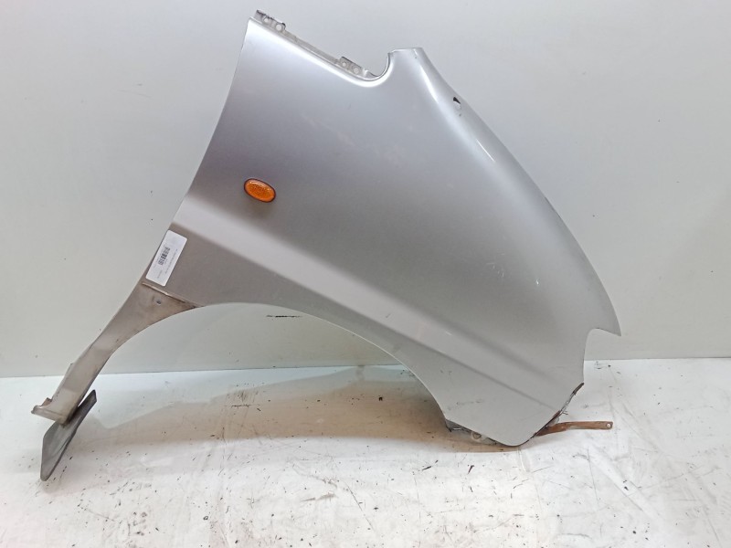 Recambio de aleta delantera derecha para hyundai h-1 / starex autobús (a1) 2.5 tci referencia OEM IAM   
