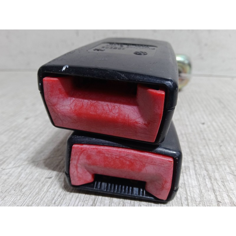 Recambio de anclaje cinturon trasero izquierdo para volkswagen polo iv sedán (9a4, 9a2, 9n2, 9a6) 1.4 referencia OEM IAM   