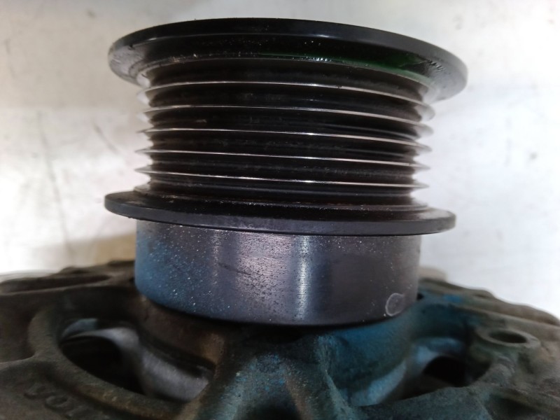 Recambio de alternador para volvo v40 hatchback (525) d2 referencia OEM IAM 31419101  0125711042