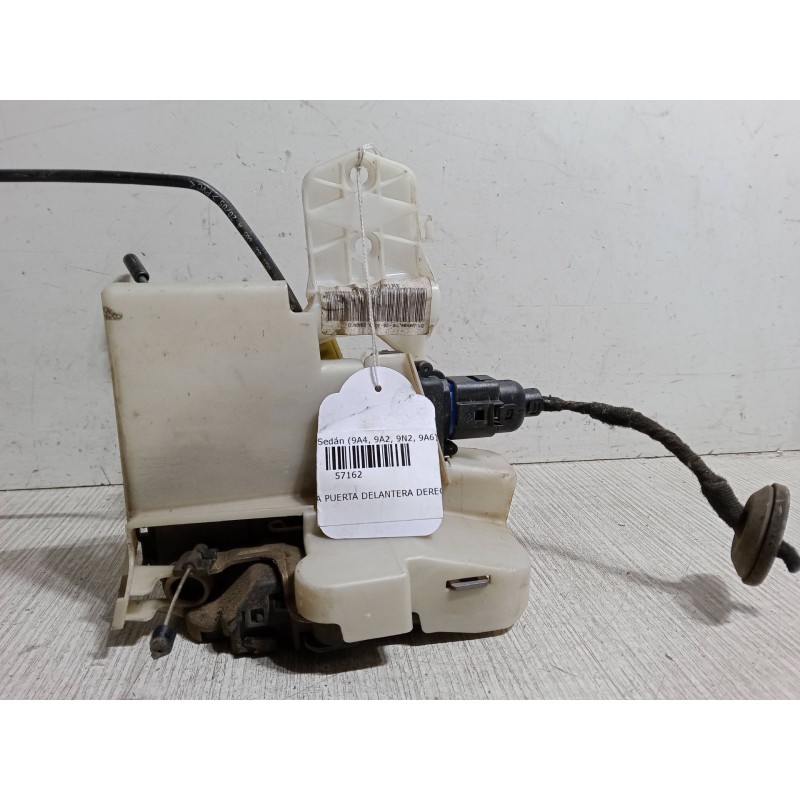 Recambio de cerradura puerta delantera derecha para volkswagen polo iv sedán (9a4, 9a2, 9n2, 9a6) 1.4 referencia OEM IAM   