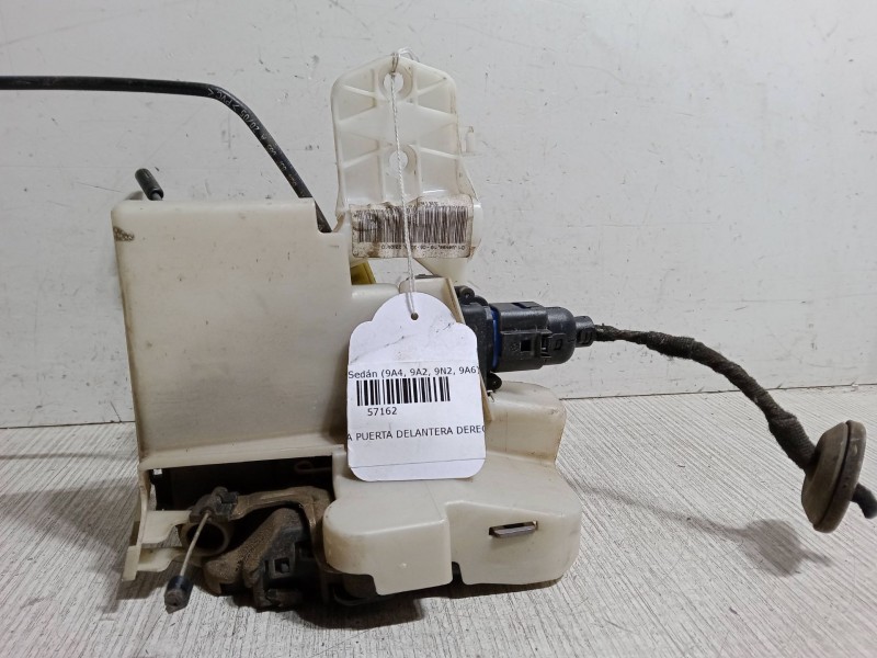 Recambio de cerradura puerta delantera derecha para volkswagen polo iv sedán (9a4, 9a2, 9n2, 9a6) 1.4 referencia OEM IAM   