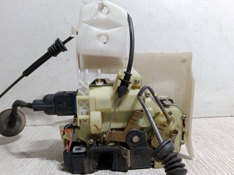 Recambio de cerradura puerta delantera derecha para volkswagen polo iv sedán (9a4, 9a2, 9n2, 9a6) 1.4 referencia OEM IAM   