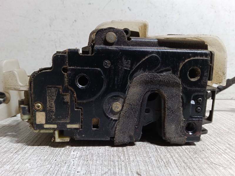 Recambio de cerradura puerta delantera derecha para volkswagen polo iv sedán (9a4, 9a2, 9n2, 9a6) 1.4 referencia OEM IAM   